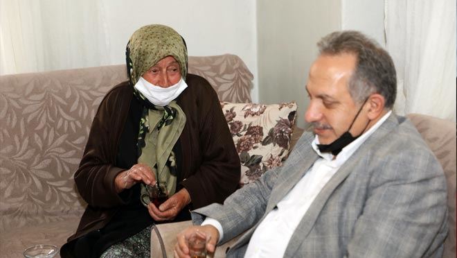 BAŞKAN YALÇIN FATMA TEYZE’ NİN DE DUASINI ALDI