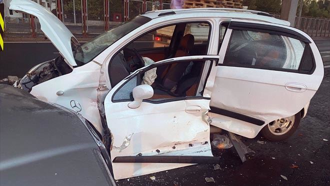OTOMOBİLLER ÇARPIŞTI: 1 YARALI