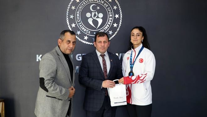 DÜNYA DERECELİ KARADAYI, İL MÜDÜRÜ KABAKCI’YI ZİYARET ETTİ