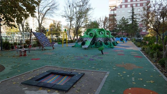 PARKLAR  ÇOCUKLARI BEKLİYOR