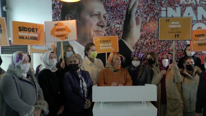 AK KADINLAR KADINA ŞİDDETİ LANETLEDİ