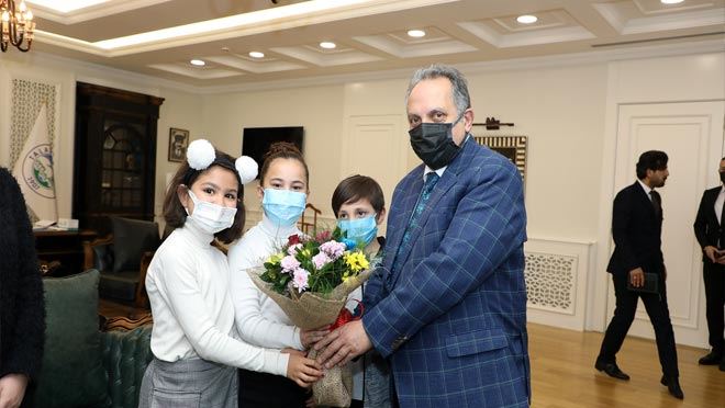 TALAS’TA ÖĞRETMENLER GÜNÜ BAŞKA KUTLANDI