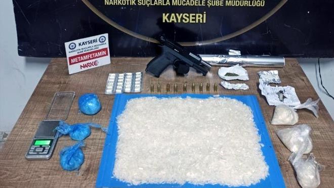 UYUŞTURUCU TACİRİ 2 ŞAHIS OPERASYONLA YAKALANDI