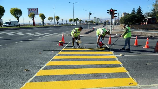 MELİKGAZİ’DE  YOLLARA  BAKIM ONARIM