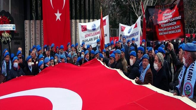 KAHRAMAN KOMANDOLAR DUALARLA ANILDI