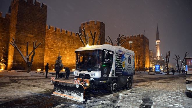 BÜYÜKŞEHİR KARLA MÜCADELE İÇİN HAZIR