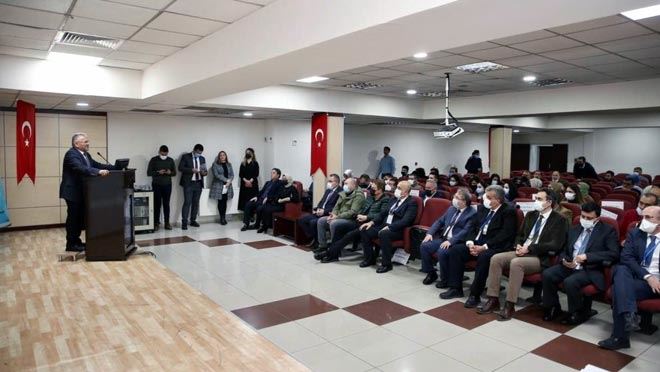 DOKTOR BAŞKAN GENÇ MESLEKTAŞLARIYLA BULUŞTU