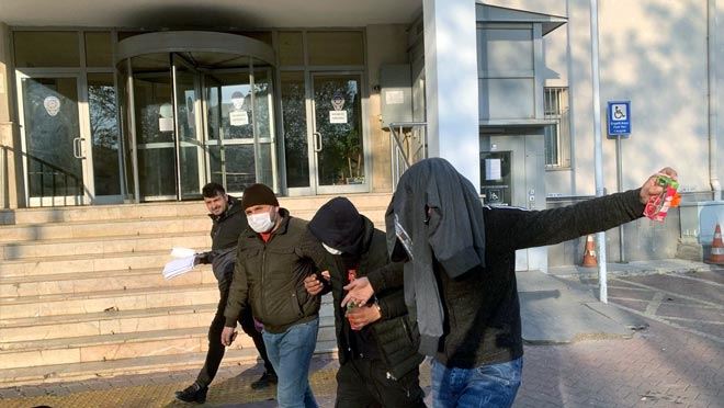 PİŞKİN HIRSIZ GÖBEK ATIP OYNADI