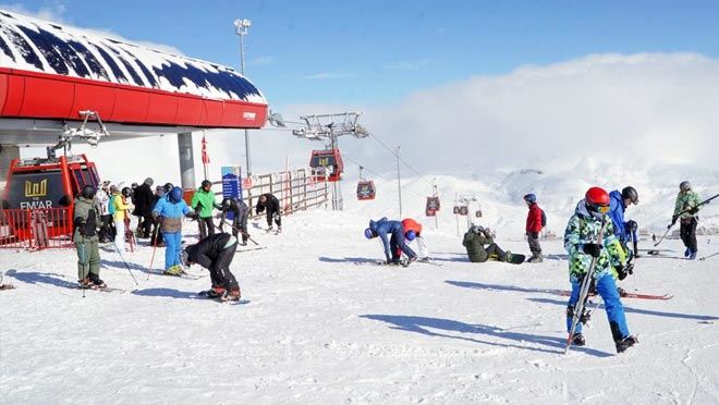 SEZON AÇILDI KAYAKSEVERLER ERCİYES