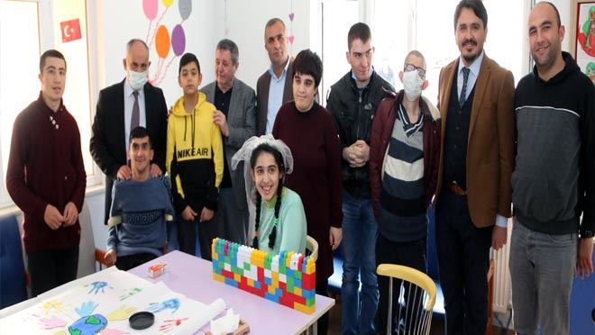 BAŞKAN ÖZTÜRK REHABİLİTASYON MERKEZİNİ ZİYARET ETTİ