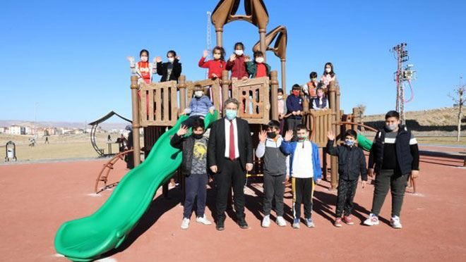 MELİKGAZİ’NİN PARKLARINDA ÇOCUKLAR ÇOK MUTLU