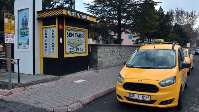 KOCASİNAN BELEDİYESİ 4 YILDA 25 TAKSİ DURAĞINI YENİLEDİ