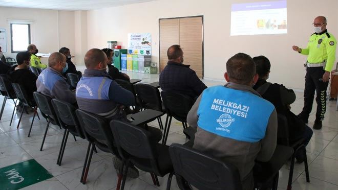 MELİKGAZİ BELEDİYESİ’NDEN PERSONELİNE TRAFİK EĞİTİMİ