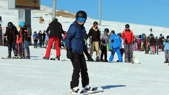 ERCİYES’TE SÖMESTİR YOĞUNLUĞU DEVAM EDİYOR
