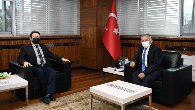 AGÜ REKTÖRÜNDEN BÜYÜKKILIÇ