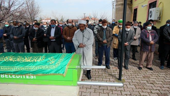 KARPUZSEKİSİ MAHALLE MUHTARI HAMDİ TARLA HAYATINI KAYBETTİ