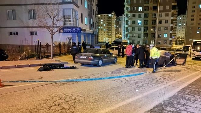 MİNİBÜSLE ÇARPIŞAN OTOMOBİLDEN ALEVLER YÜKSELDİ