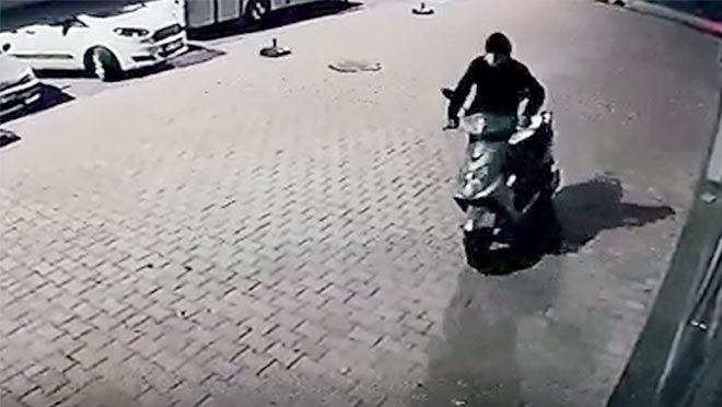 DİREKSİYON KİLİDİNİ KIRDIĞI MOTOSİKLETİ İTEREK GÖTÜRDÜ