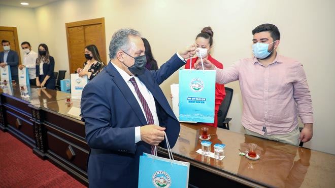 BAŞKAN YALÇIN’A DÜNYA TİYATRO GÜNÜ ZİYARETİ