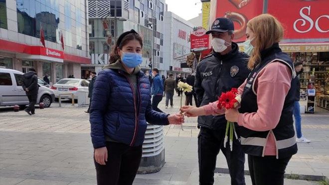 POLİS EKİPLERİ KADINLARA 