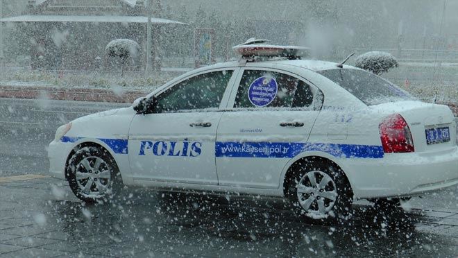 MESAJLAR POLİS TELSİZİNDEN OKUNDU