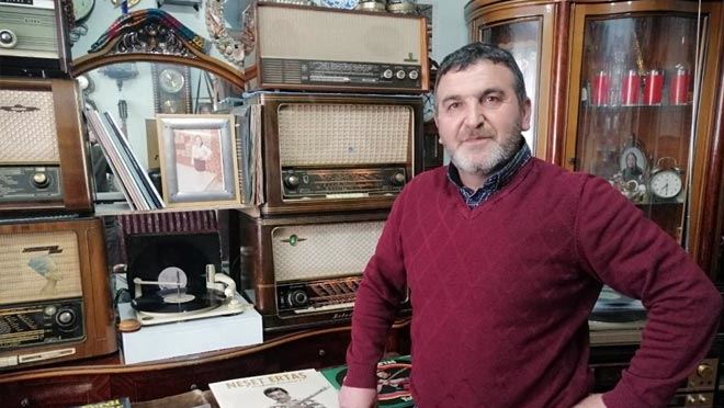 ODASINI SANAT EVİNE ÇEVİRDİ,