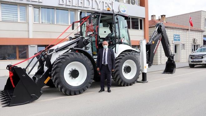 YAHYALI BELEDİYESİ YENİ İŞ MAKİNASINI BÜNYESİNE KATTI