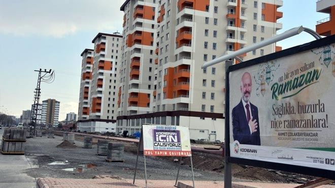 BAŞKAN ÇOLAKBAYRAKDAR’DAN KENTSEL DÖNÜŞÜMDE EZBERLERİ BOZAN DÖNÜŞÜM