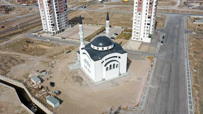 MEHMET ZAHİT KOTKU CAMİNİN ÇEVRE DÜZENLEMESİ YAPILIYOR
