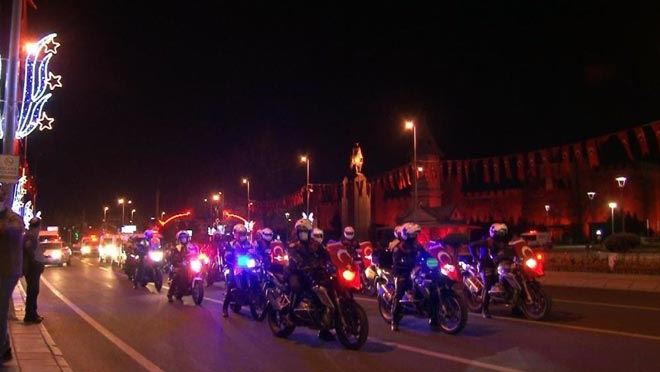 KAYSERİ EMNİYETİ’NDEN ATLI, MEŞALELİ MUHTEŞEM 