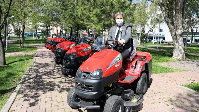 MELİKGAZİ’YE 8 YENİ ÇİM BİÇME ARACI