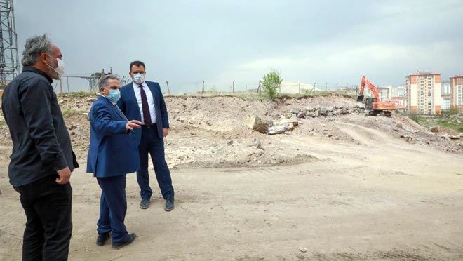 BAŞKAN YALÇIN: “İĞNEYLE KUYU KAZARAK İLÇEMİZE YEŞİL ALAN KAZANDIRIYORUZ”