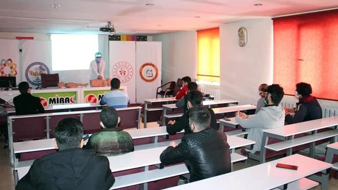 SIĞINMACI GENÇLERE İLK VE ACİL YARDIM EĞİTİMİ