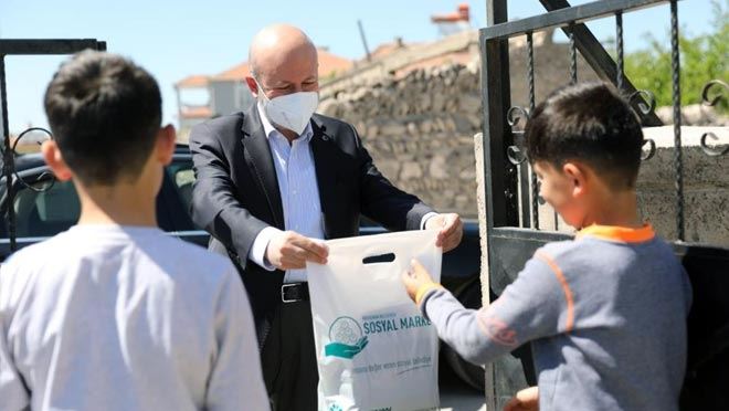 ÇOLAKBAYRAKDAR’DAN ÇOCUKLARA BAYRAM HEDİYESİ