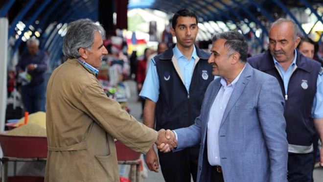 BAŞKAN MEHMET CABBAR’DAN TÜM PAZAR ESNAFINA JEST