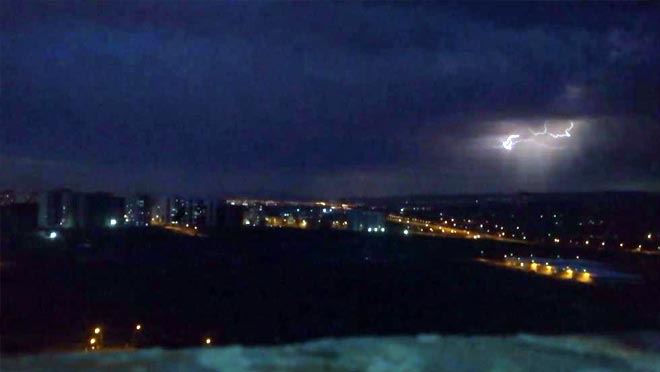 KAYSERİ’DE GECEYİ ŞİMŞEKLER AYDINLATTI