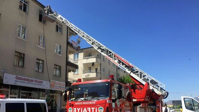 ÇOCUK ODASINDA ÇIKAN YANGIN KORKUTTU