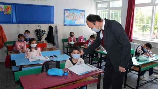 İLKOKUL VE ANA SINIFLARINDA YÜZ YÜZE EĞİTİM SEVİNCİ