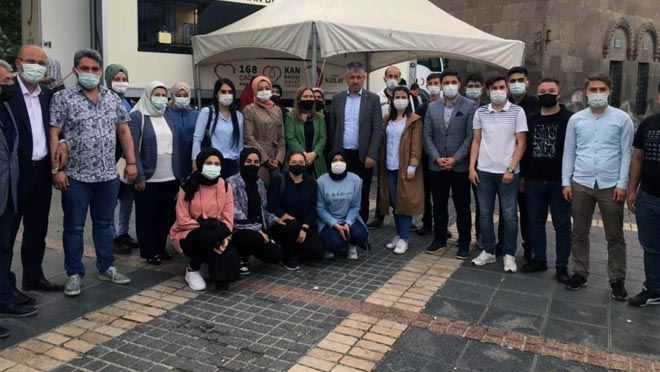 AK KURMAYLARDAN KIZILAY’A KAN BAĞIŞI