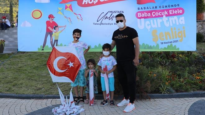 TALAS’TA BABALAR GÜNÜ UÇURTMA ŞENLİĞİ İLE KUTLANDI
