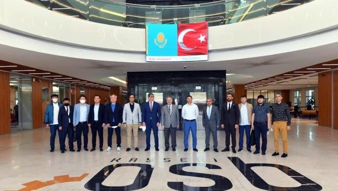 KAZAKİSTAN’IN TÜRKİYE BÜYÜKELÇİSİ KAYSERİ OSB’Yİ ZİYARET ETTİ