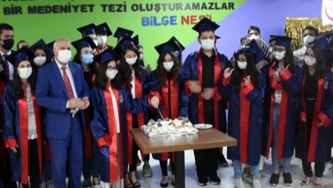 BİLGENESİL OKULLARI’NDAN 8.SINIF ÖĞRENCİLERİNE MEZUNİYET TÖRENİ