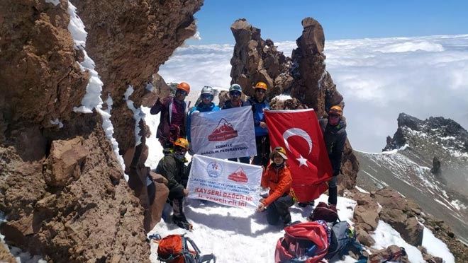 ERCİYES BÜYÜK BUZUL TIRMANIŞI YAPILDI