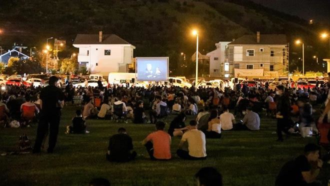 TALAS’TA AÇIK HAVADA SİNEMA KEYFİ YENİDEN BAŞLADI