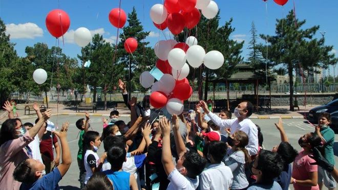 ÇANDIROĞLU, TELAFİ EĞİTİM GÖREN ÖĞRENCİLERİ OKULLARINDA ZİYARET ETTİ