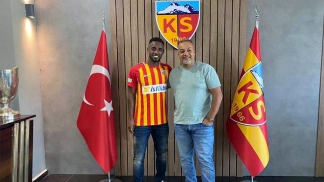 LİONEL CAROLE FORMAYI GİYDİ