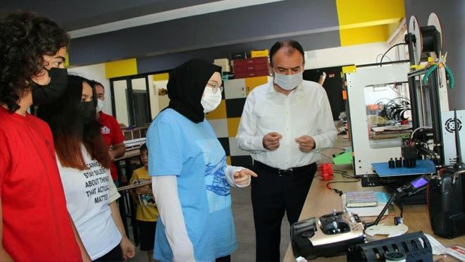 ÇANDIROĞLU, TELAFİ EĞİTİMİ GÖREN LİSE ÖĞRENCİLERİNİ ZİYARET ETTİ