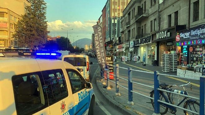 İŞLEK CADDEDE ŞÜPHELİ ÇANTA ALARMI