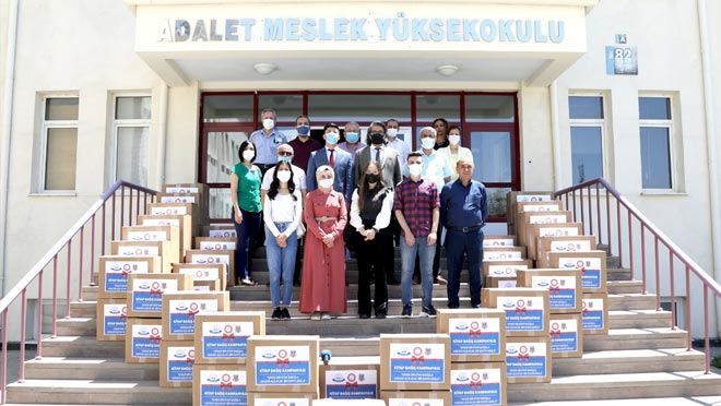 ERÜ ADALET MYO’DAN BÜNYAN CEZA İNFAZ KURUMU’NA 6 BİN KİTAP BAĞIŞI