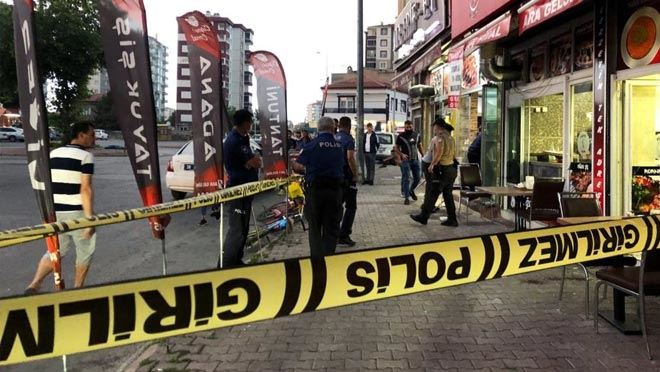 ALACAK VERECEK YÜZÜNDEN ORTAĞINI BIÇAKLADI  